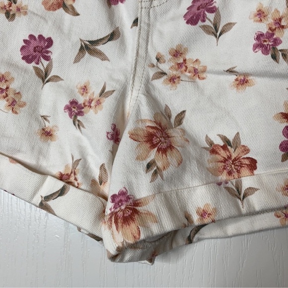 American Eagle Mom Denim Jean Shorts Cream Floral Size 4 - Picture 7 of 13